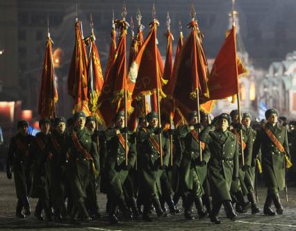 Дата съемки : 03.11.2010.
На Красной площади прошла репетиция шествия в честь парада 1941 года .
На фото : Кавалеристы Президентского полка отрабатывают элементы строевой подготовки на репетиции шествия