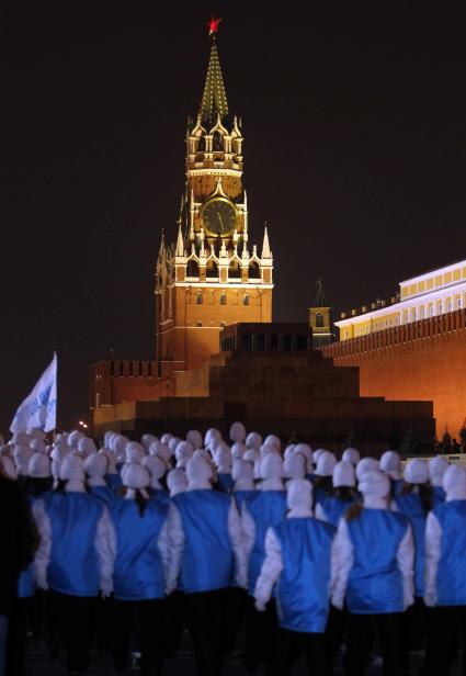 Дата съемки : 03.11.2010.
На Красной площади прошла репетиция шествия в честь парада 1941 года .
На фото : строевая подготовка на репетиции шествия , СПАССКАЯ БАШНЯ