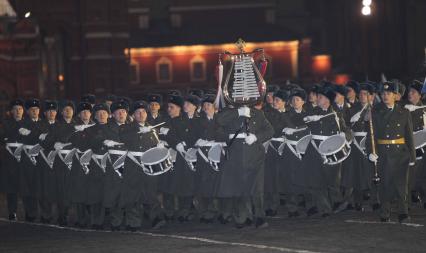 Дата съемки : 03.11.2010.
На Красной площади прошла репетиция шествия в честь парада 1941 года .
На фото : Солдаты отрабатывают элементы строевой подготовки на репетиции шествия