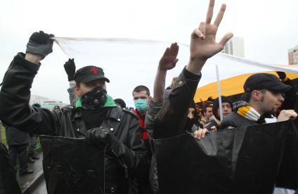 Дата съемки : 04.11.2010.
В Москве прошел РУССКИЙ МАРШ националистических организаций . День народного единства.
На фото : митингующие националисты