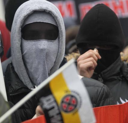 Дата съемки : 04.11.2010.
В Москве прошел РУССКИЙ МАРШ националистических организаций . День народного единства.
На фото : митингующие националисты в масках