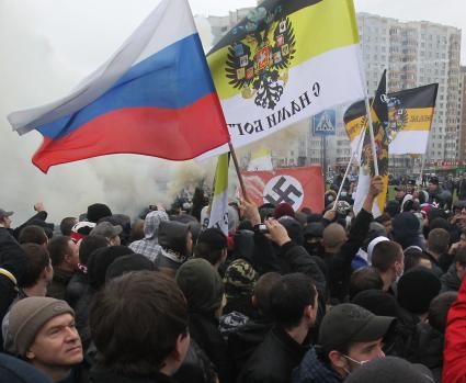 Дата съемки : 04.11.2010.
В Москве прошел РУССКИЙ МАРШ националистических организаций . День народного единства.
На фото : митингующие националисты