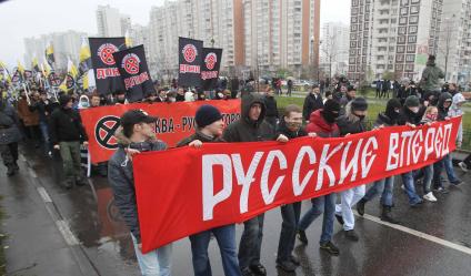 Дата съемки : 04.11.2010.
В Москве прошел РУССКИЙ МАРШ националистических организаций . День народного единства.
На фото : митингующие националисты с банерами