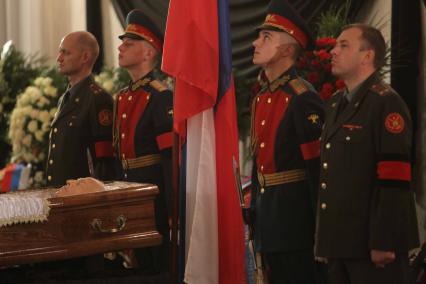 Дата съемки : 05.11.2010.
Прощание с экс-главой правительства России Виктором Черномырдиным , скончавшимся на 73-м году жизни , панихида прошла в Доме приемов на Воробьевых горах
На фото : Церемония прощания с Виктором Черномырдиным