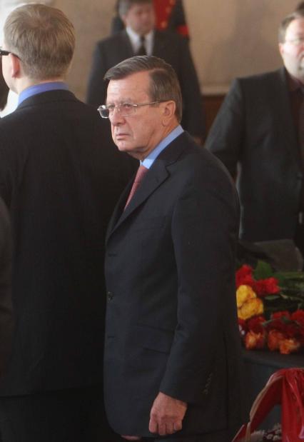 Дата съемки : 05.11.2010.
Прощание с экс-главой правительства России Виктором Черномырдиным , скончавшимся на 73-м году жизни , панихида прошла в Доме приемов на Воробьевых горах
На фото : Церемония прощания с Виктором Черномырдиным