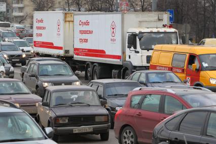 Возле ст. м. Савеловская затор. Автотранспорт стоит в пробке. 10 ноября 2010 года.