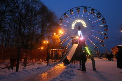 Г. москва. Парк культуры и отдыха Сокольники. Семейный отдых горка чертово колесо