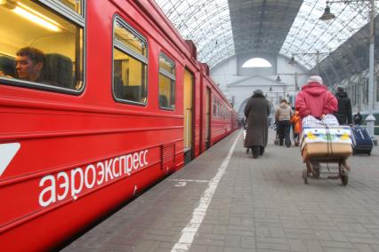 Дата съемки : 03.11.2010.
Москва. Киевский вокзал . Аэроэкспресс .
На фото :  Аэроэкспресс отправится в аэропорт внуково.