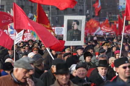 Дата съемки : 07.11.2010
Шествие КПРФ в честь годовщины Октябрьской революции в Москве
На фото : Представители КПРФ принимают участие в шествии по Тверской улице, посвященном 93-й годовщине Октябрьской социалистической революции