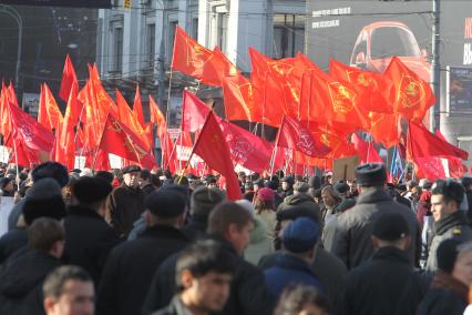 Дата съемки : 07.11.2010
Шествие КПРФ в честь годовщины Октябрьской революции в Москве
На фото : Представители КПРФ принимают участие в шествии по Тверской улице, посвященном 93-й годовщине Октябрьской социалистической революции