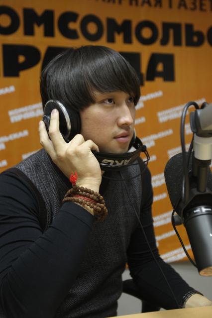 Дата съемки : 08.11.2010
На радио кп побывал капитан команды КВН РУДН Сангаджи Тарбаев
На фото : Тарбаев