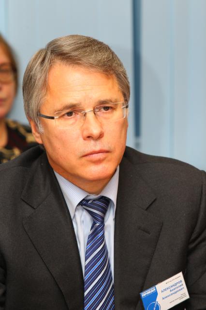 Дата съемки : 11.11.2010
В редакции кп состоялся круглый стол на тему : какие изменения ждут выпускников в следующем году !? В ней приняли участие представители Министерства образования и науки .
На фото : Александров Анатолий Александрович