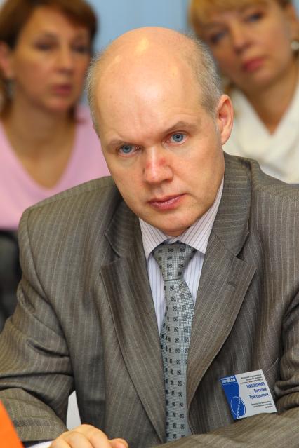 Дата съемки : 11.11.2010
В редакции кп состоялся круглый стол на тему : какие изменения ждут выпускников в следующем году !? В ней приняли участие представители Министерства образования и науки .
На фото : Минашкин Виталий Григорьевич