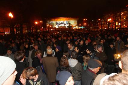 Дата съемки : 11.11.2010.
Около Пушкинского люди собрались на митинг в защиту журналистов и Олега Кашина
На фото : митингующие лади собрались на площади перед Пушкинским