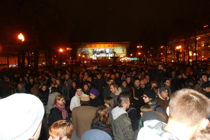 Дата съемки : 11.11.2010.
Около Пушкинского люди собрались на митинг в защиту журналистов и Олега Кашина
На фото : митингующие лади собрались на площади перед Пушкинским