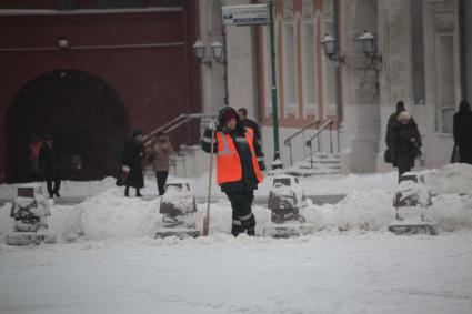 20 декабря 2010 года. Снегопад в Москве. Уборка снега