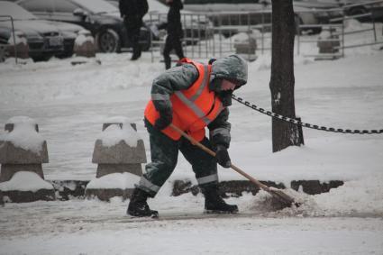 20 декабря 2010 года. Снегопад в Москве. Уборка снега