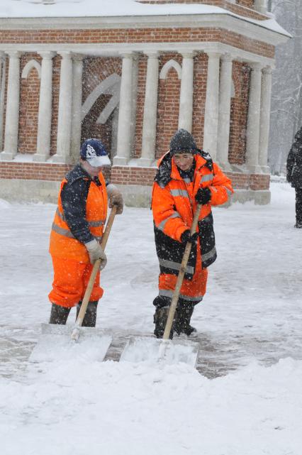 14 февраля 2009 года. Зима. Уборка снега.