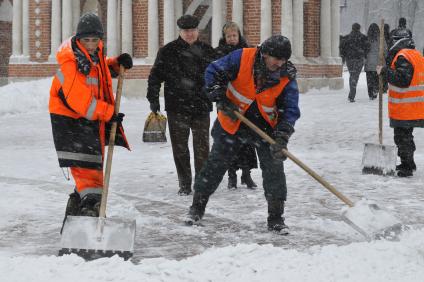 14 февраля 2009 года. Зима. Уборка снега.