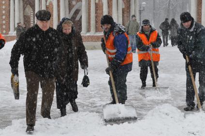 14 февраля 2009 года. Зима. Уборка снега.