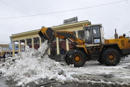 9 марта 2009 года.  Уборка снега.