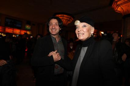 Дата съемки : 16.11.2010
В кинотеатре Kodak-Киномир прошла премьера фильма - НЕ СКАЖУ .
На фото : актриса Светлана Светличная и актер Эвклид Кюрдзидис