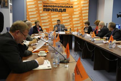 Дата съемки : 11.11.2010
В редакции кп состоялся круглый стол на тему : какие изменения ждут выпускников в следующем году !? В ней приняли участие представители Министерства образования и науки .
На фото : участники конференции