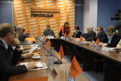 Дата съемки : 11.11.2010
В редакции кп состоялся круглый стол на тему : какие изменения ждут выпускников в следующем году !? В ней приняли участие представители Министерства образования и науки .
На фото : участники конференции