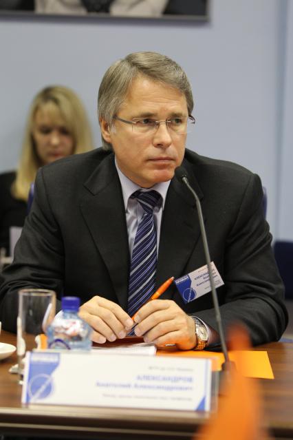 Дата съемки : 11.11.2010
В редакции кп состоялся круглый стол на тему : какие изменения ждут выпускников в следующем году !? В ней приняли участие представители Министерства образования и науки .
На фото : Александров Анатолий Александрович