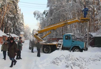 Дата съемки: 04.01.2011 г. Москва  лед,  Ледяной дождь,  электроэнергия обледенение, эллектрик