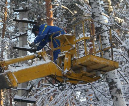 Дата съемки: 04.01.2011 г. Москва  лед,  Ледяной дождь,  электроэнергия обледенение, эллектрик