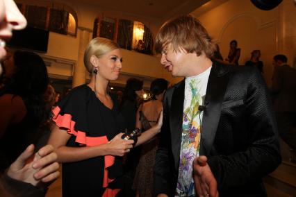 Дата съемки : 18.11.2010.
Театр `Новая Опера . Церемония вручения премии
Glamour - Женщина Года .
На фото :