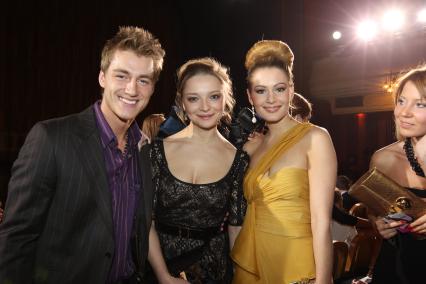 Дата съемки : 18.11.2010.
Театр `Новая Опера . Церемония вручения премии
Glamour - Женщина Года .
На фото :
