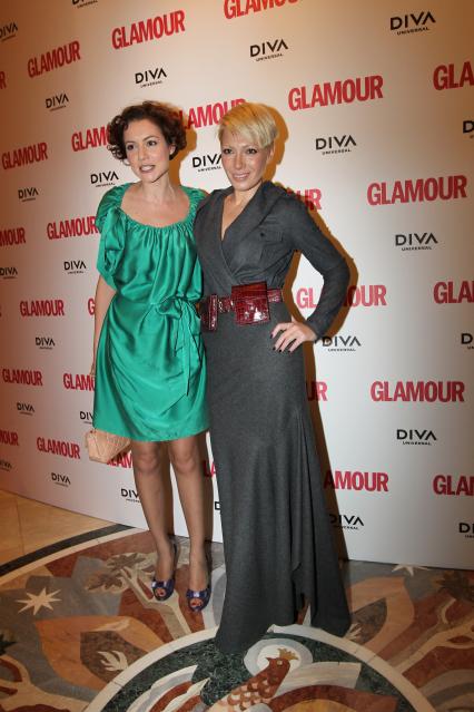 Дата съемки : 18.11.2010.
Театр `Новая Опера . Церемония вручения премии
Glamour - Женщина Года .
На фото : Аврора и Татьяна Геворкян