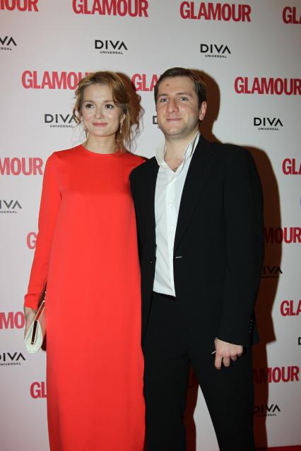 Дата съемки : 18.11.2010.
Театр `Новая Опера . Церемония вручения премии 
 Glamour -  Женщина Года .
На фото :  Надежда Михалкова и Резо Гигинеишвили