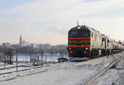 Московская окружная железная дорога (МОЖД), Москва, январь 2011 года. Поезд. Пути. Локомотив. Товарный. Новодевичий монастырь.