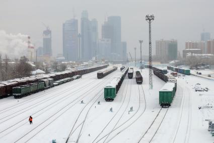 Московская окружная железная дорога (МОЖД), Москва, январь 2011 года. Поезд. Пути. Локомотив. Товарный. СИТИ.