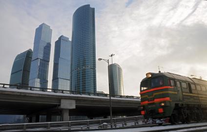 Московская окружная железная дорога (МОЖД), Москва, январь 2011 года. Поезд. Пути. Локомотив. Товарный. СИТИ.