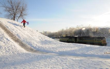 Московская окружная железная дорога (МОЖД), Москва, январь 2011 года. Поезд. Пути. Локомотив. Товарный. Дети.