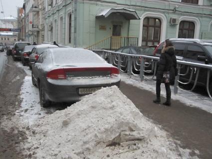 Дата съемки: 08 декабря  2010. Москва. Автомобили в снегу. парковка стоянка