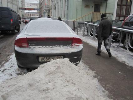 Дата съемки: 08 декабря  2010. Москва. Автомобили в снегу. парковка стоянка