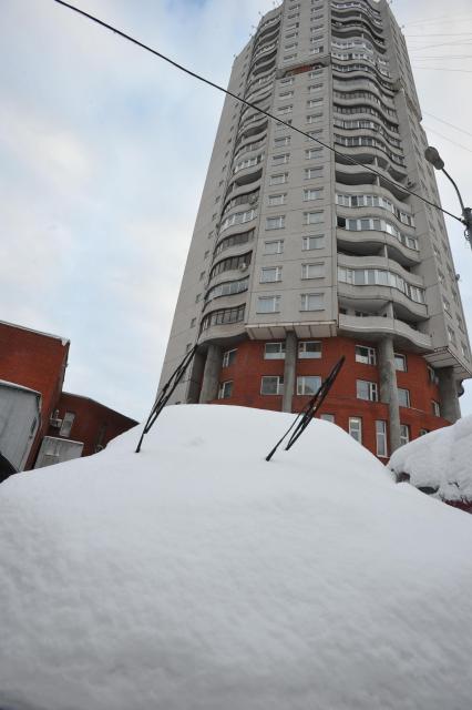 14 января 2011. Дом, недвижимость, машина в снегу