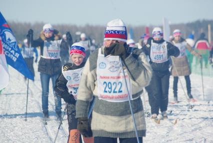 Ежегодная лыжня России, Саратов, 14 февраля 2010 года. Лыжи, лыжники, лыжный забег, соревнование, конкурс, зима, спорт, здоровье, лыжная форма, зимние развлечения, отдых, зимние виды спорта.