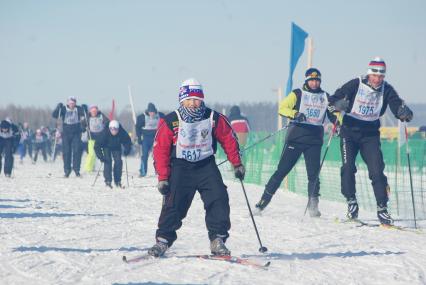 Ежегодная лыжня России, Саратов, 14 февраля 2010 года. Лыжи, лыжники, лыжный забег, соревнование, конкурс, зима, дети, спорт, спортсмен, здоровье, лыжная форма, зимние развлечения, отдых, зимние виды спорта.