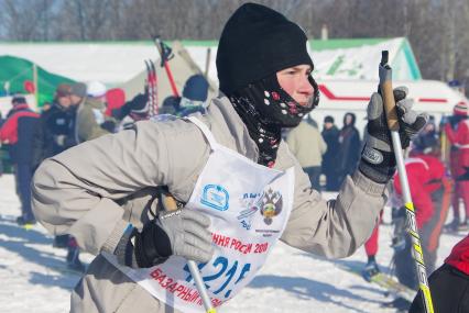 Ежегодная лыжня России, Саратов, 14 февраля 2010 года. Лыжи, лыжники, лыжный забег, соревнование, конкурс, зима, юноша, спорт, спортсмены, здоровье, лыжная форма, зимние развлечения, отдых, зимние виды спорта.