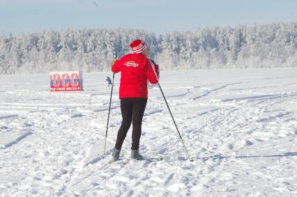 Ежегодная лыжня России, Саратов, 15 февраля 2009 года. Лыжи, лыжники, лыжный забег, соревнование, конкурс, зима, девушки, спорт, спортсменки, здоровье, лыжная форма, зимние развлечения, отдых, зимние виды спорта, иней, холод, мороз,  беговые лыжи