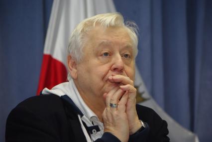 Олег Табаков, Народный артист СССР, Лауреат Государственных премий СССР и РФ. Художественный руководитель МХТ им. А. П. Чехова. Основатель, художественный руководитель театра под руководством Олега Табакова. Президент фестиваля документальной мелодрамы Саратовские страдания . Член Совета по культуре при Президенте России. 21 октября 2010 года. Саратов.