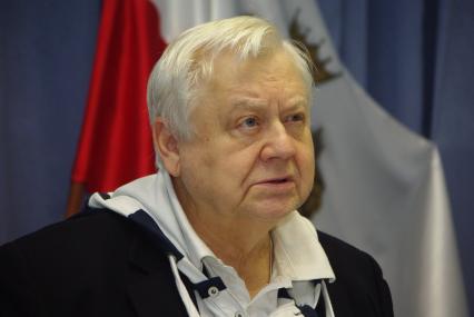 Олег Табаков, Народный артист СССР, Лауреат Государственных премий СССР и РФ. Художественный руководитель МХТ им. А. П. Чехова. Основатель, художественный руководитель театра под руководством Олега Табакова. Президент фестиваля документальной мелодрамы Саратовские страдания . Член Совета по культуре при Президенте России. 21 октября 2010 года. Саратов.