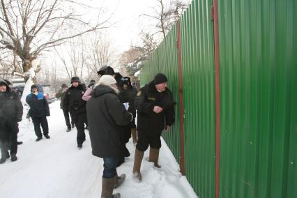 28 января 2010 года. Поселок Речник. Судебные приставы.