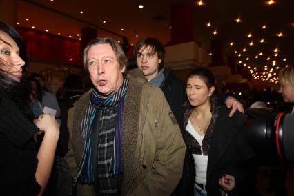 Россия. Москва. 18 января 2011. На снимке: актер Михаил Ефремов на премьере фильма режиссера К.Кузина САМЫЙ ЛУЧШИЙ ФИЛЬМ 3-ДЭ в кинотеатре ОКТЯБРЬ.